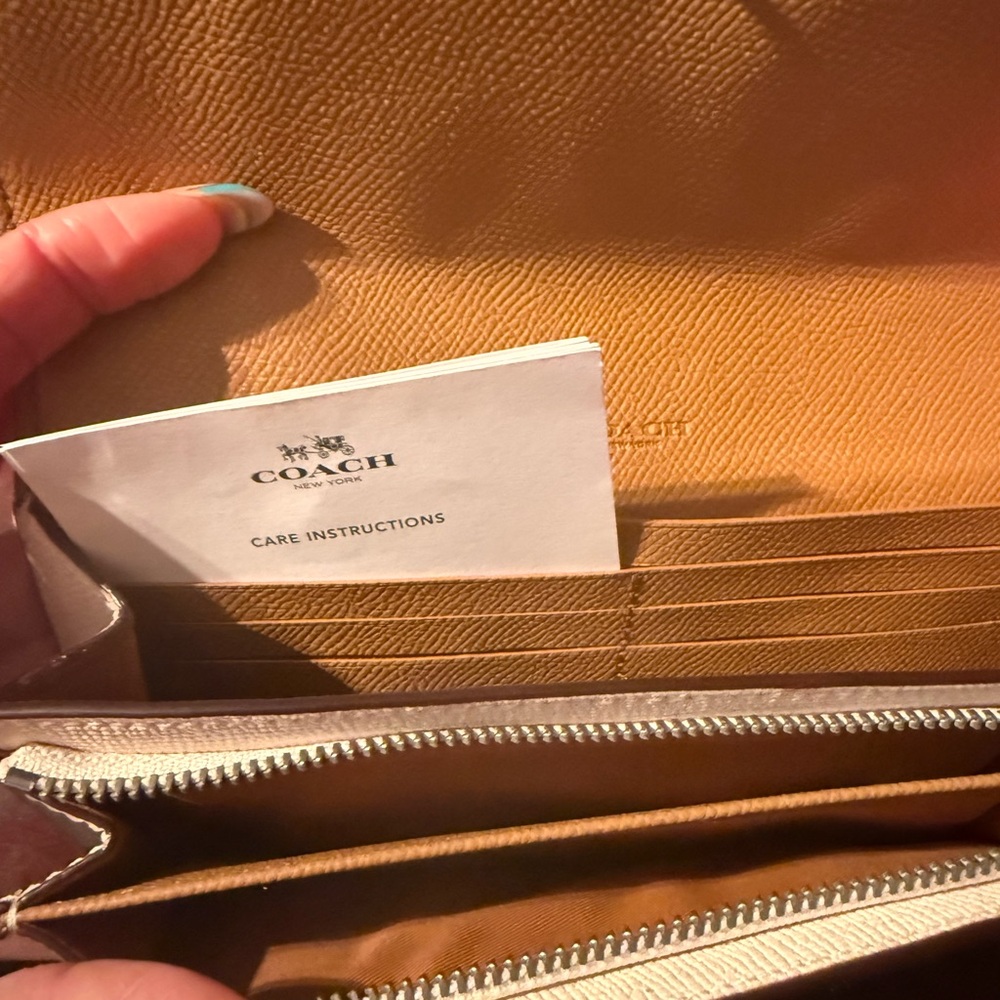 BNWT RARE Coach Panda Foldout Wallet - Picture 5 of 6